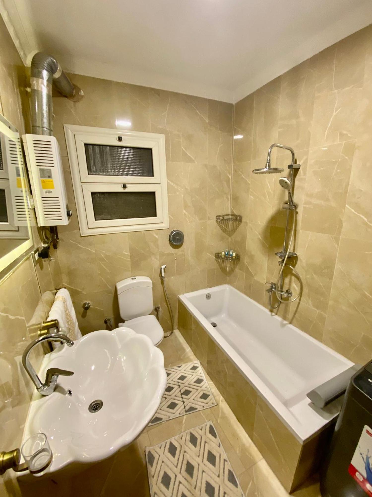 Apartment Zlato Pyramids View Tours & *