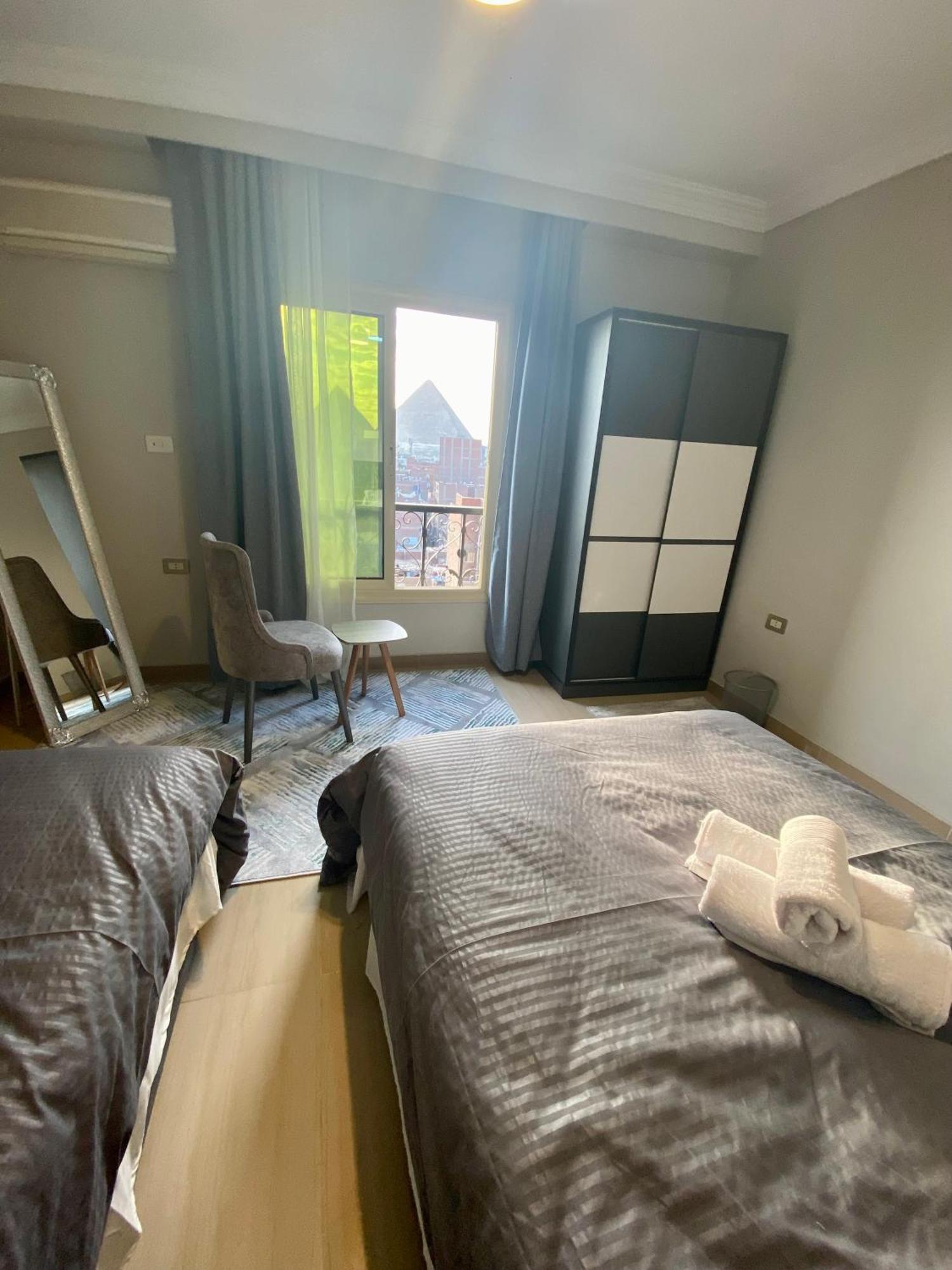 Apartment Zlato Pyramids View Tours &