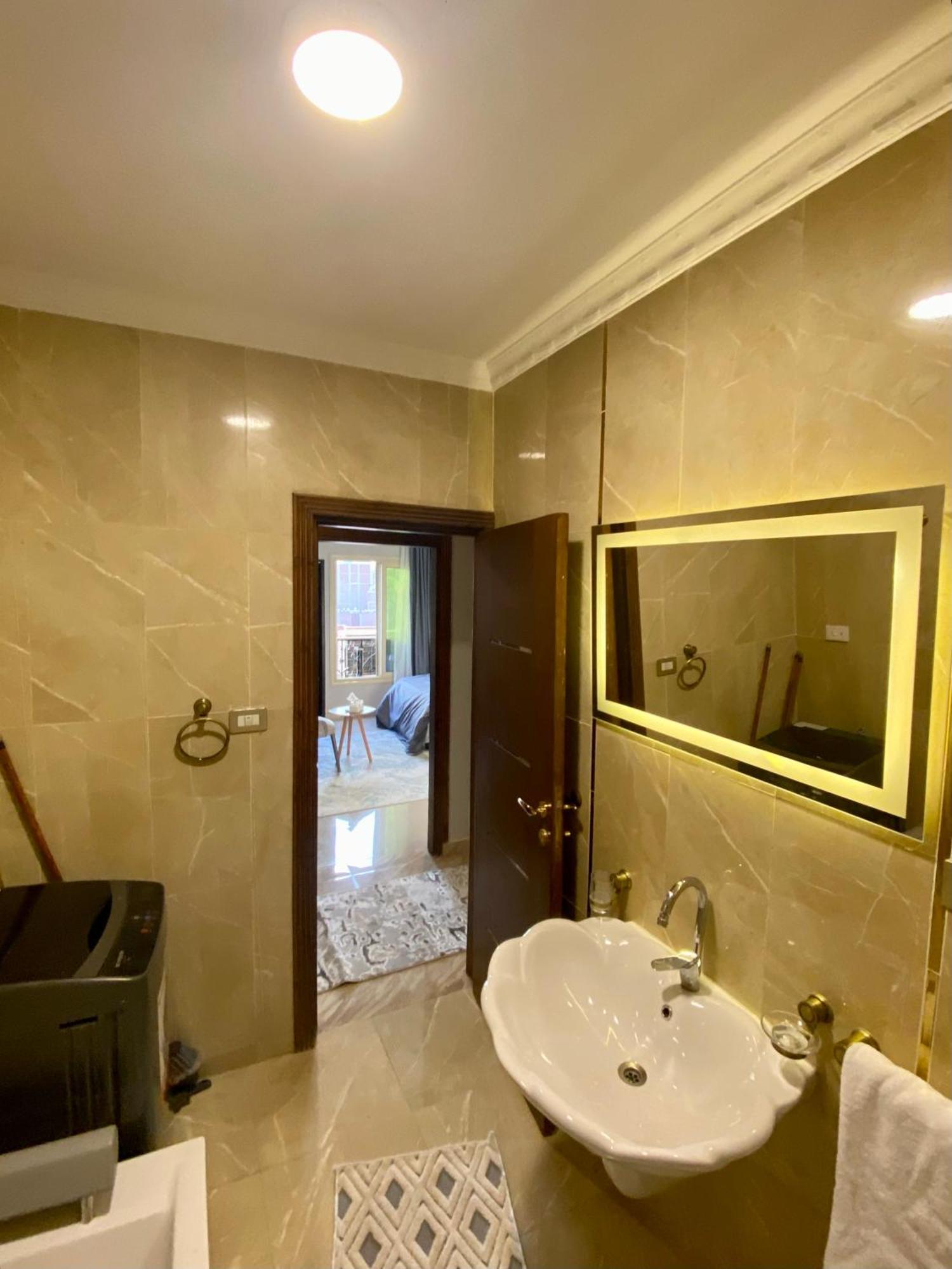 Zlato Pyramids View Tours & Apartment *